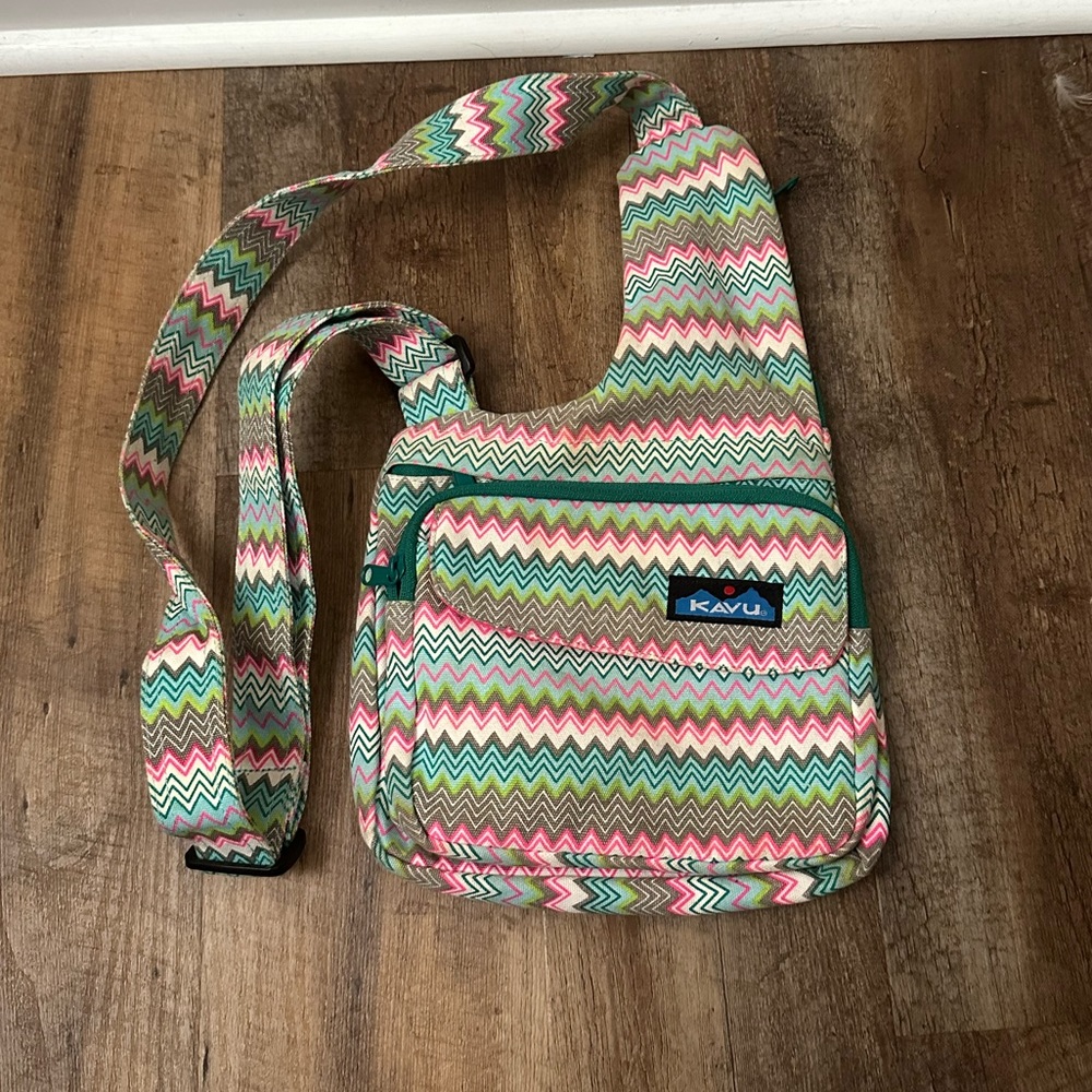 NWOT  KAVU Seattle Sling Spring Wave Crossbody Bag
